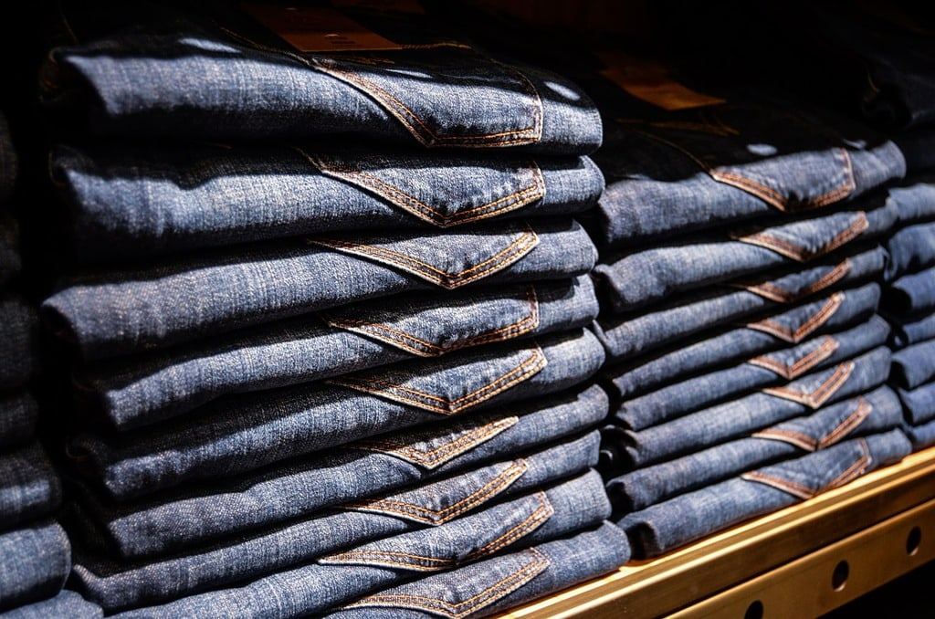 Les meilleures coupes de jeans pour hommes selon leur morphologie
