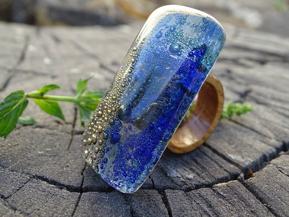 Comment fabriquer une bague avec une pierre ?